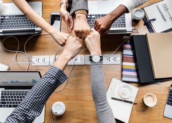 Dê adeus aos processos manuais! A seguir, 4 dicas de como agilizar o trabalho